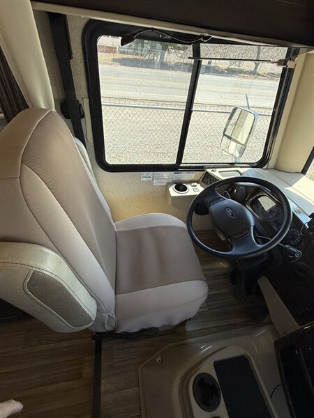 2018 Thor Motor Coach A.C.E. 30.2, $ 39,999