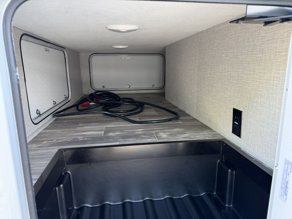 2025 Thor Motor Coach Geneva 24VS, $ 84,900