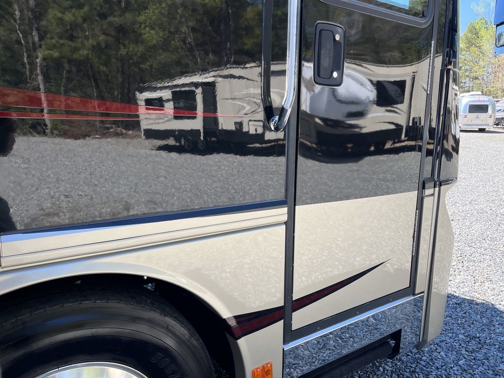 2012 American Coach Revolution 42W, $ 149,900