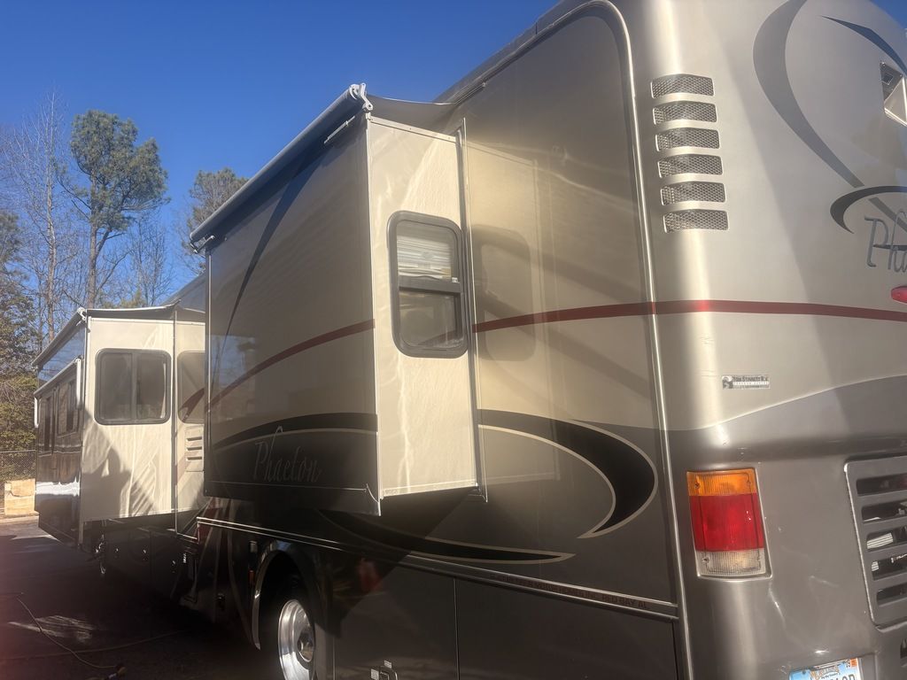 2006 Tiffin Motorhomes Phateon 40 QSH, $ 49,900