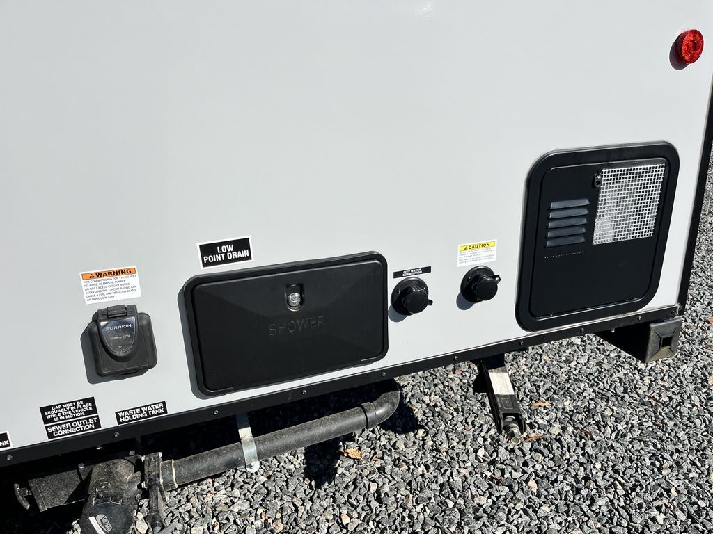 2022 Venture M169VRK, $ 14,900