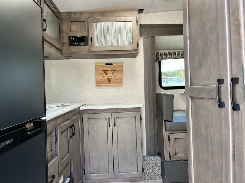 2022 Venture M169VRK, $ 14,900