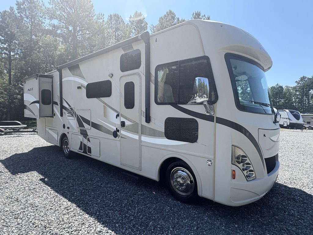 2015 Thor Motor Coach A.C.E. 30.1, $ 44,900