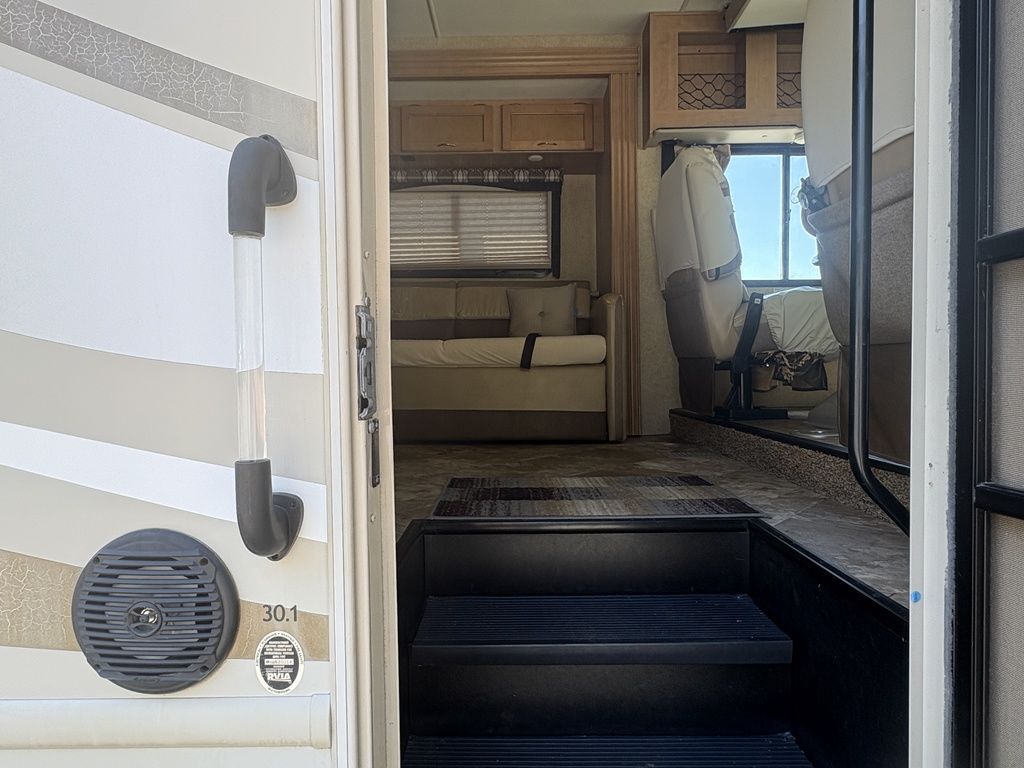 2015 Thor Motor Coach A.C.E. 30.1, $ 44,900
