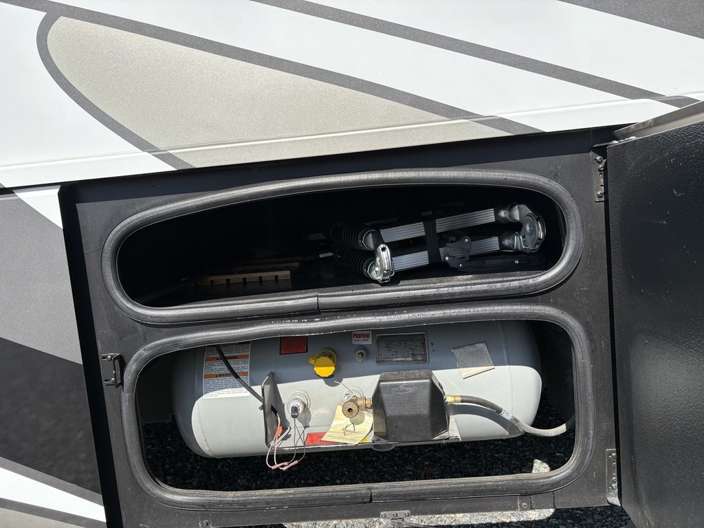 2023 Thor Motor Coach Miramar 34.6, $ 129,900