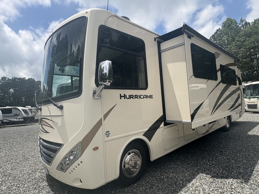 2020 Thor Motor Coach Hurricane 35M, $ 64,900