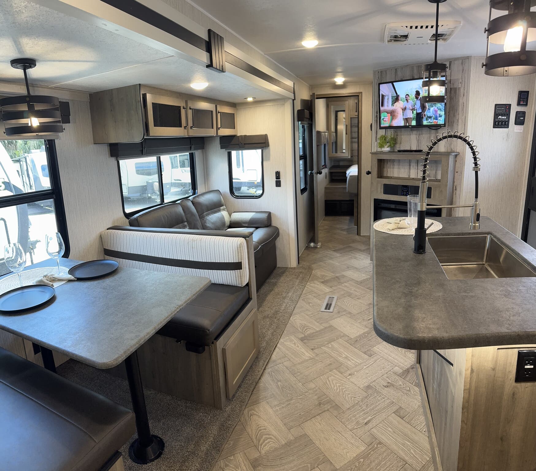 2022 Palomino Puma 32BH2B, $ 29,750