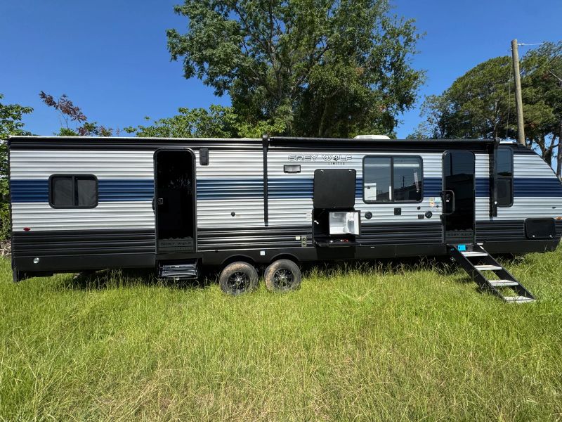 2022 Forest River Grey Wolf Toy Hauler, $ 16,500