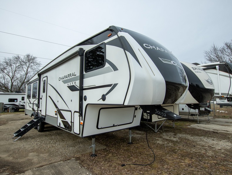 2023 Coachmen Chaparral Lite 30BHS, $ 45,789