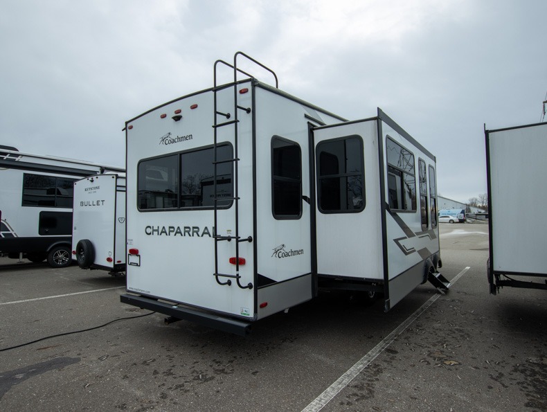 2023 Coachmen Chaparral 336TSIK, $ 52,751