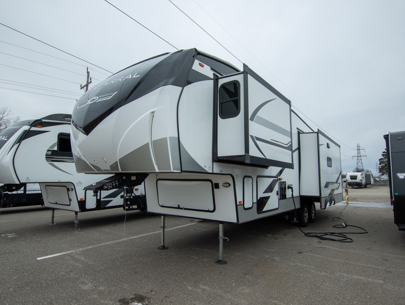 2023 Coachmen Chaparral 336TSIK, $ 52,751