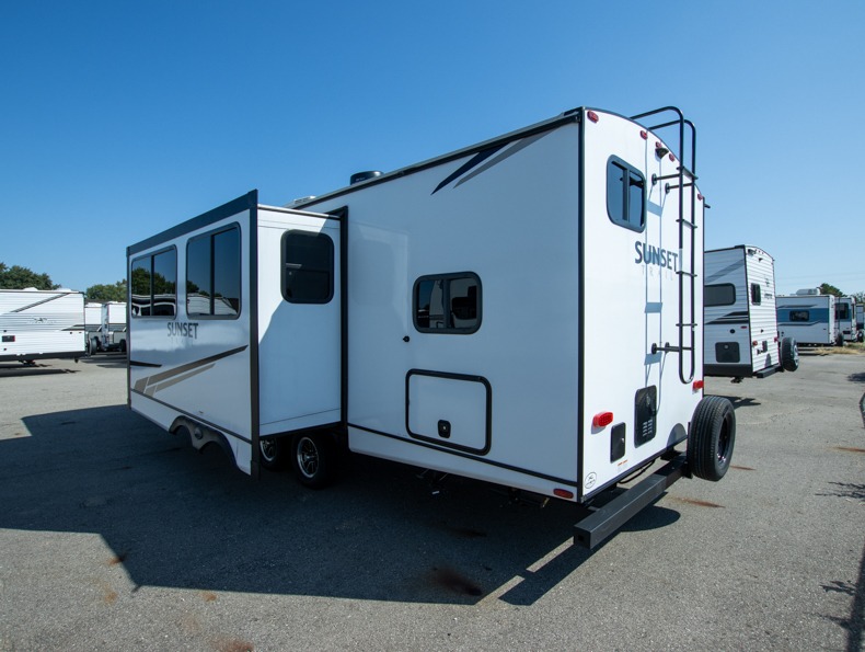 2024 CrossRoads Sunset Trail Super Lite SS272BH, $ 50,903