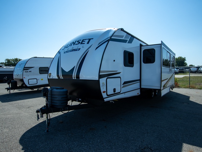 2024 CrossRoads Sunset Trail Super Lite SS272BH, $ 50,903