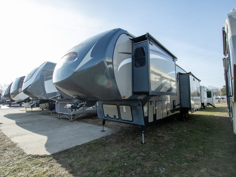 2016 Forest River Sandpiper Luxury Fifth Wheel 35R, $ 0