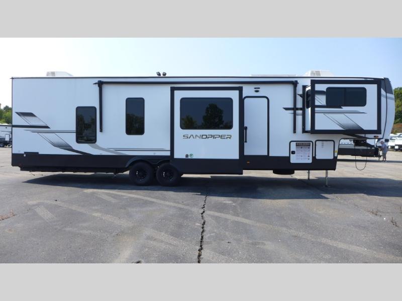 2025 Forest River Sandpiper 3990FL, $ 103,345