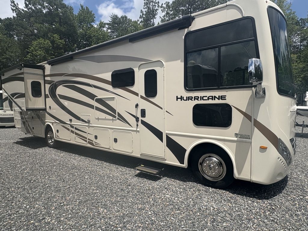 2020 Thor Motor Coach Hurricane 35M, $ 64,900