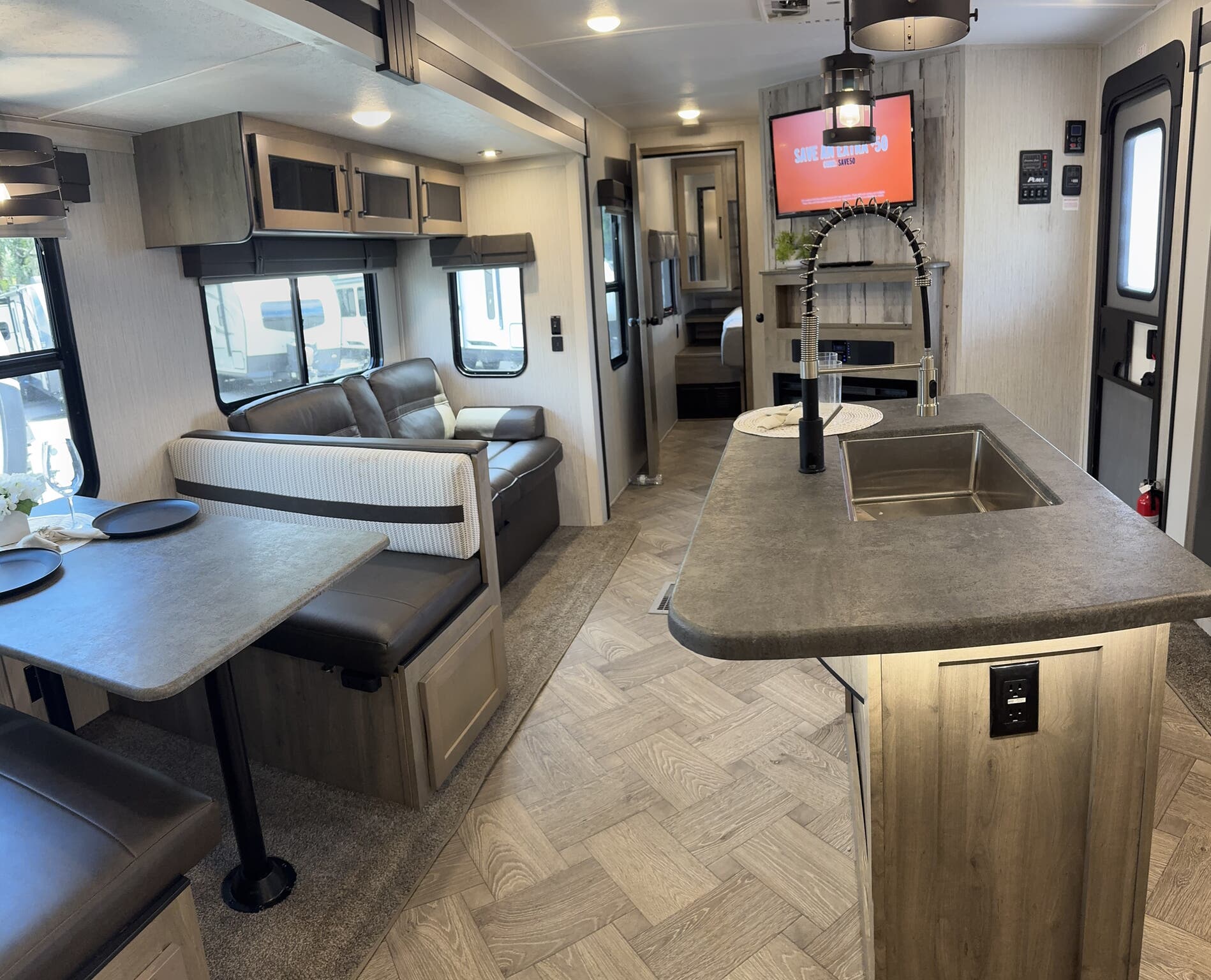 2022 Palomino Puma 32BH2B, $ 29,750