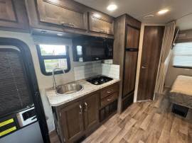 2019 Jayco Melbourne 24L, $ 74,500