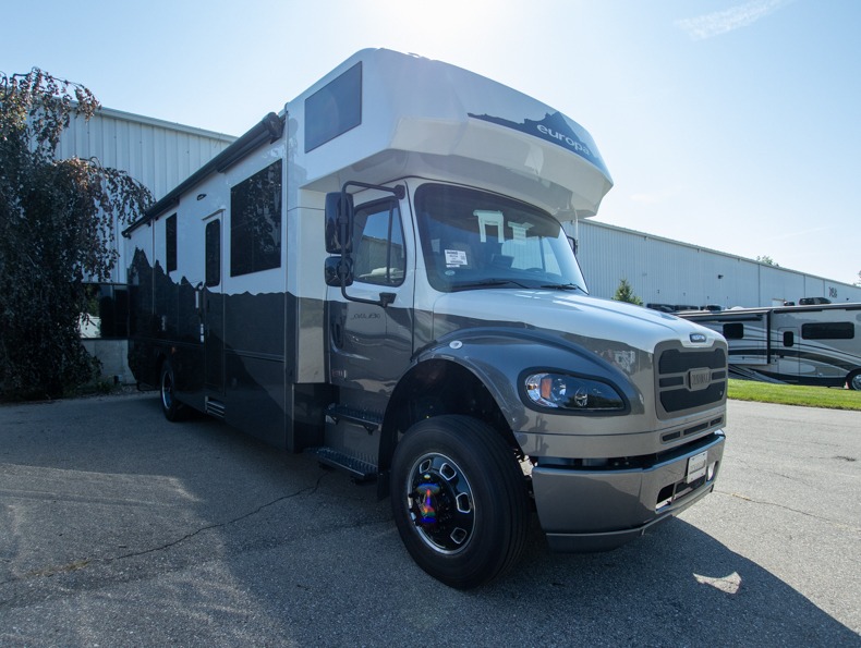 2026 Dynamax Europa 32KD, $ 275,997