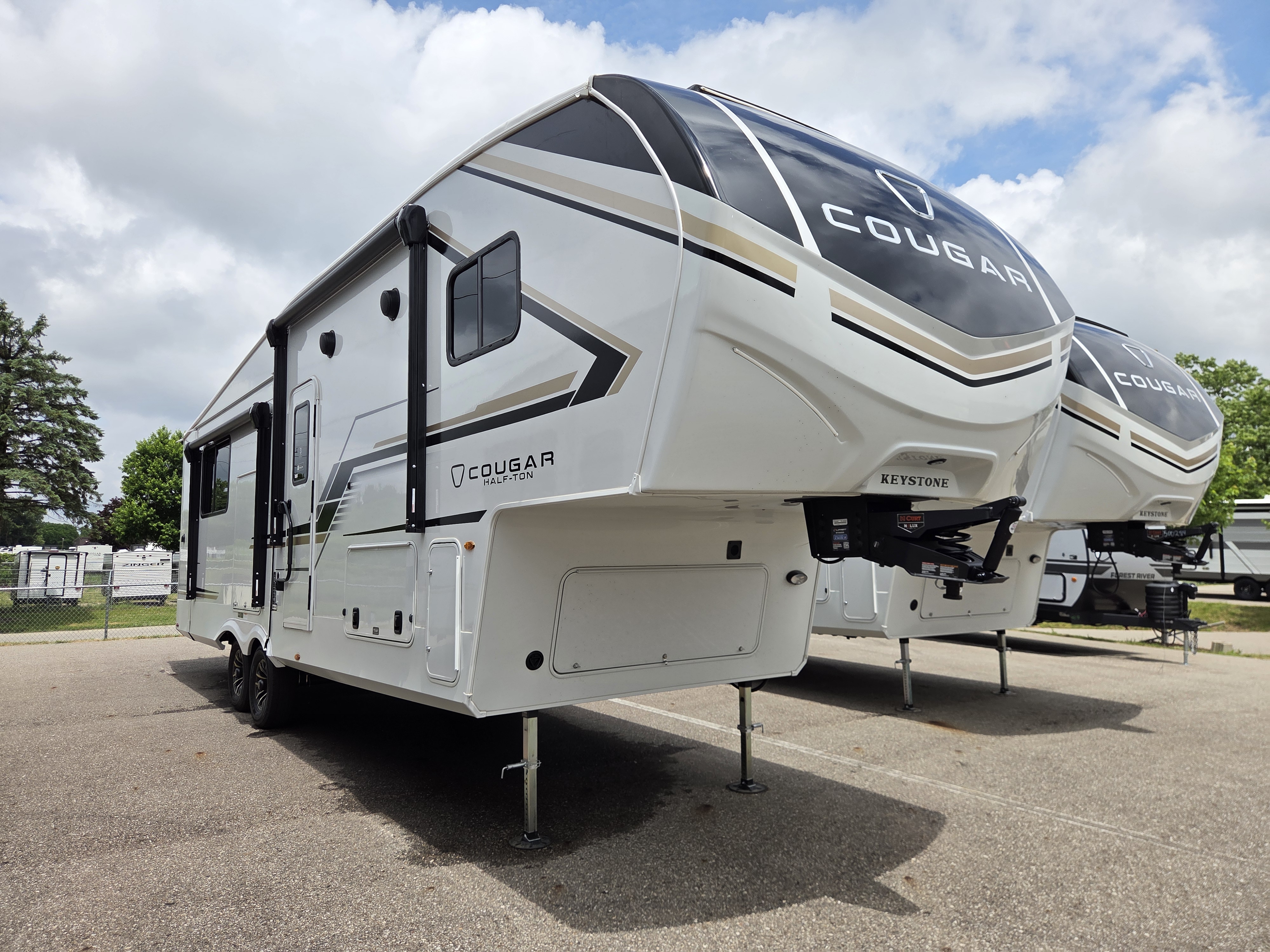 2027 Keystone Cougar Half-Ton (Fifth Wheel) 26RES, $ 55,990