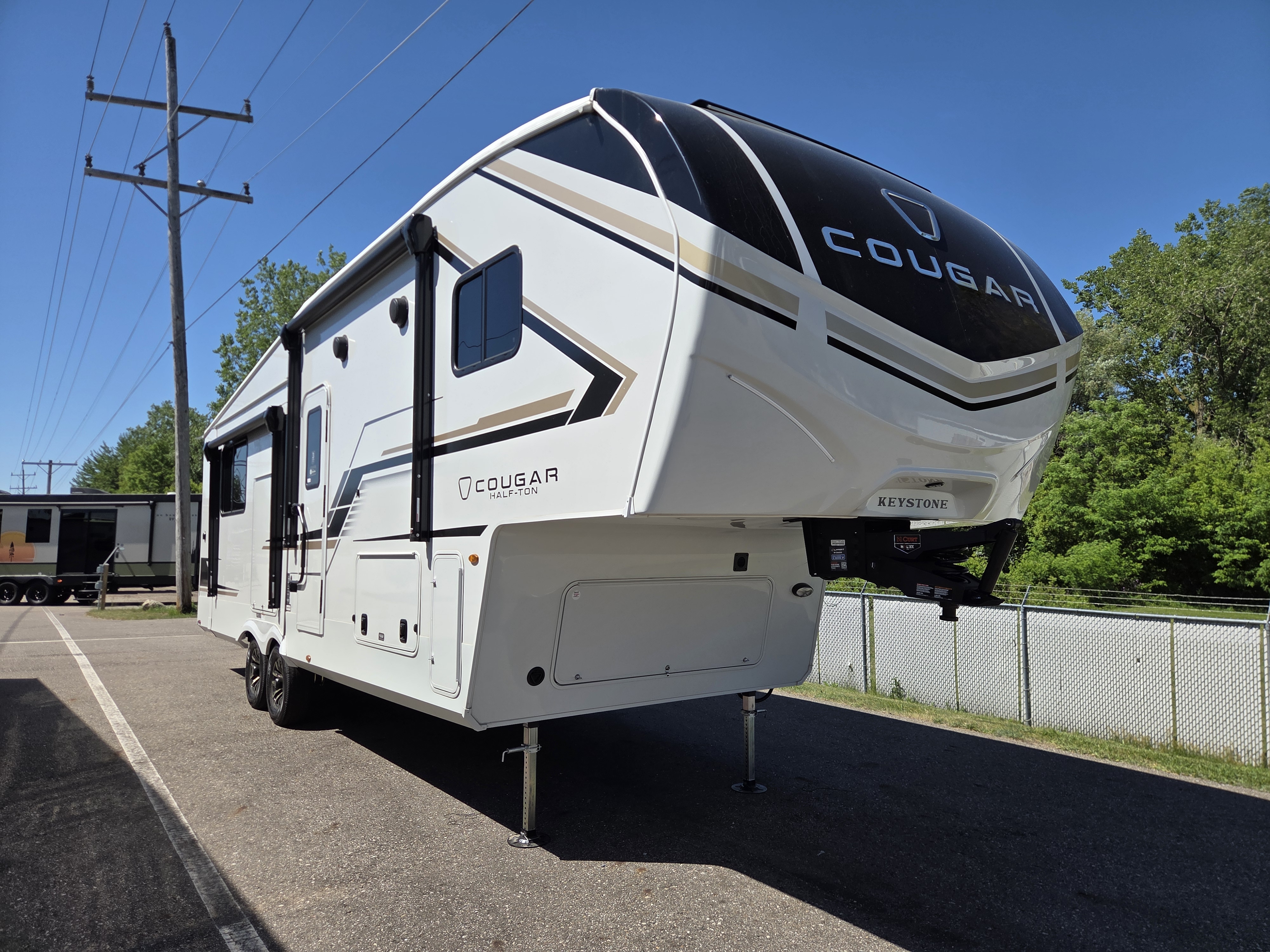 2027 Keystone Cougar Half-Ton (Fifth Wheel) 26RKE, $ 55,990
