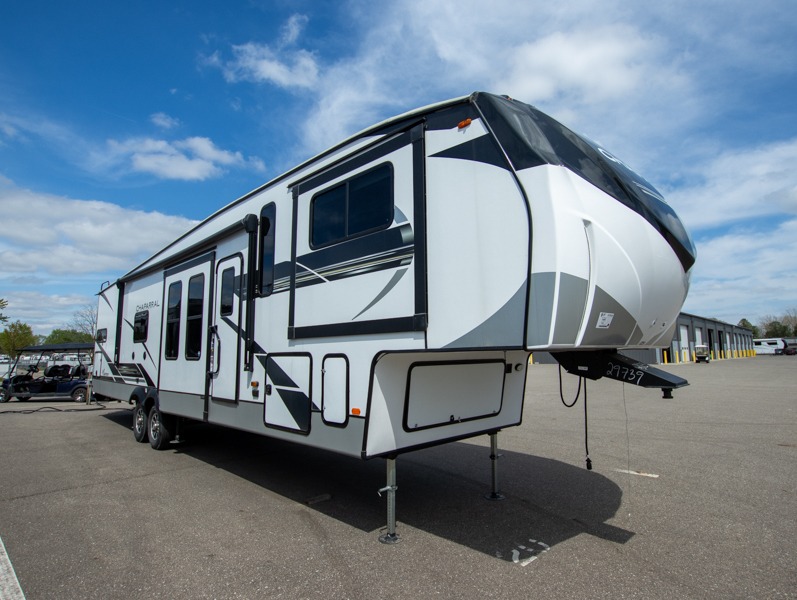 2022 Coachmen Chaparral 334FL, $ 59,987