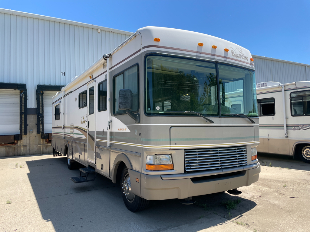 2000 Fleetwood Bounder® 34T, $ 10,195