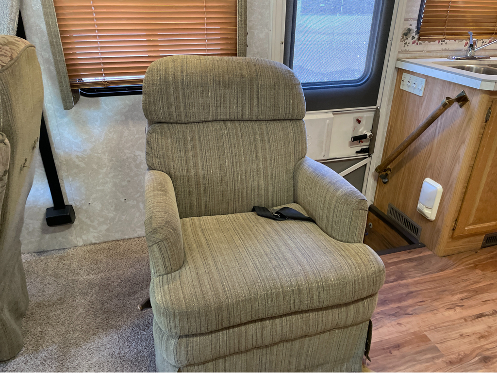 2000 Fleetwood Bounder® 34T, $ 10,195