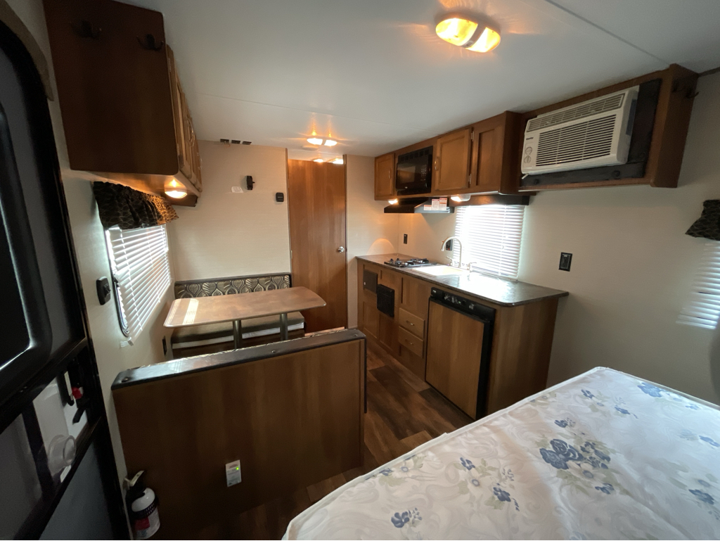 2016 Keystone Springdale Summerland 1700FQ, $ 6,495