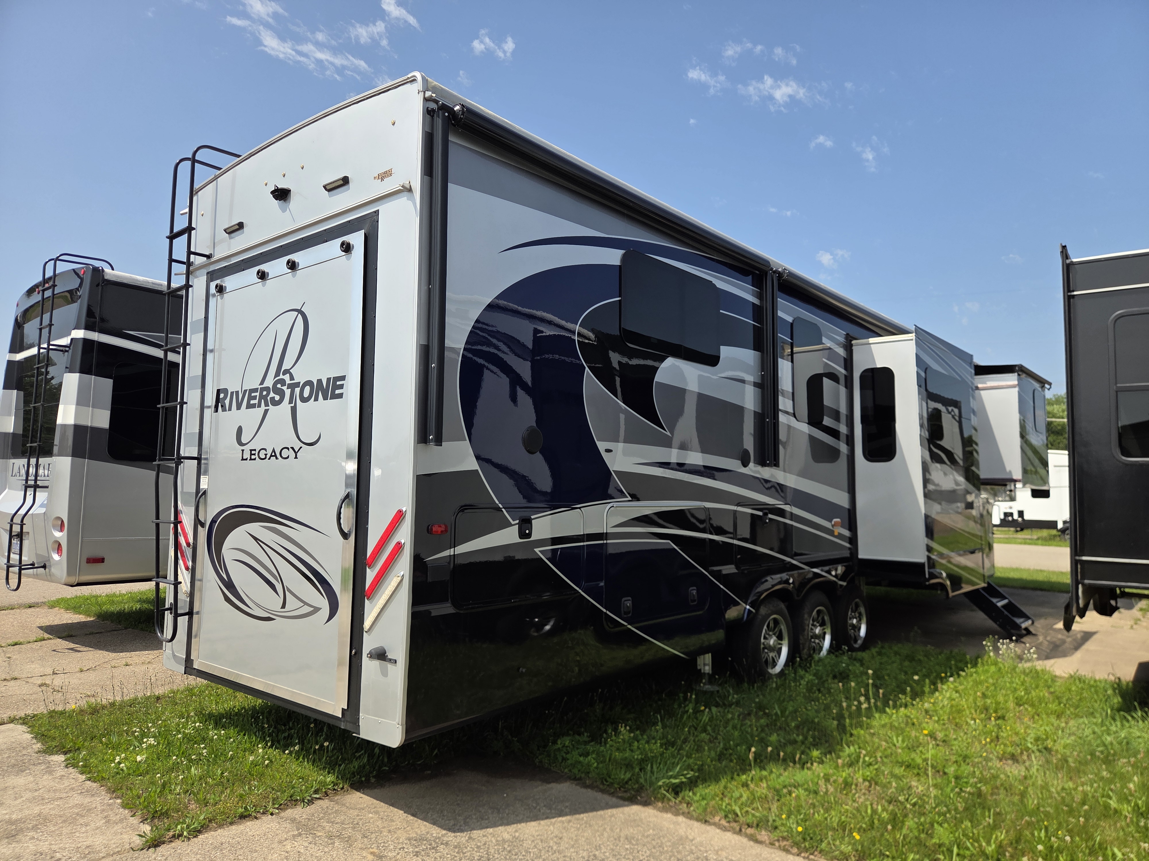 2020 Forest River Riverstone 39FKTH, $ 75,389