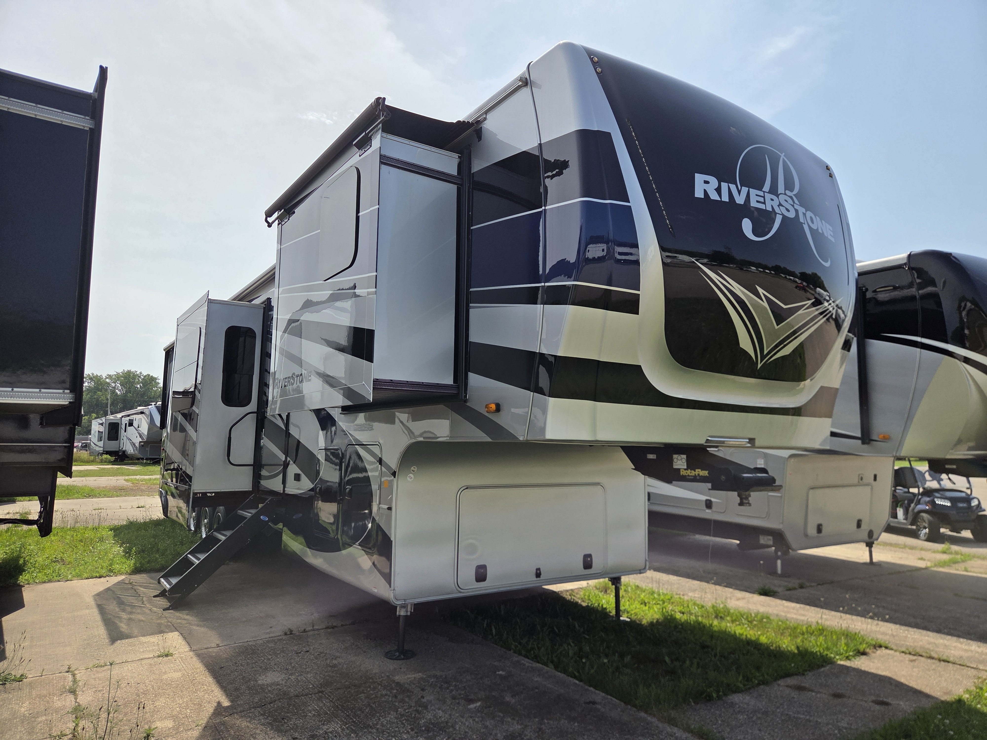 2020 Forest River Riverstone 39FKTH, $ 75,389
