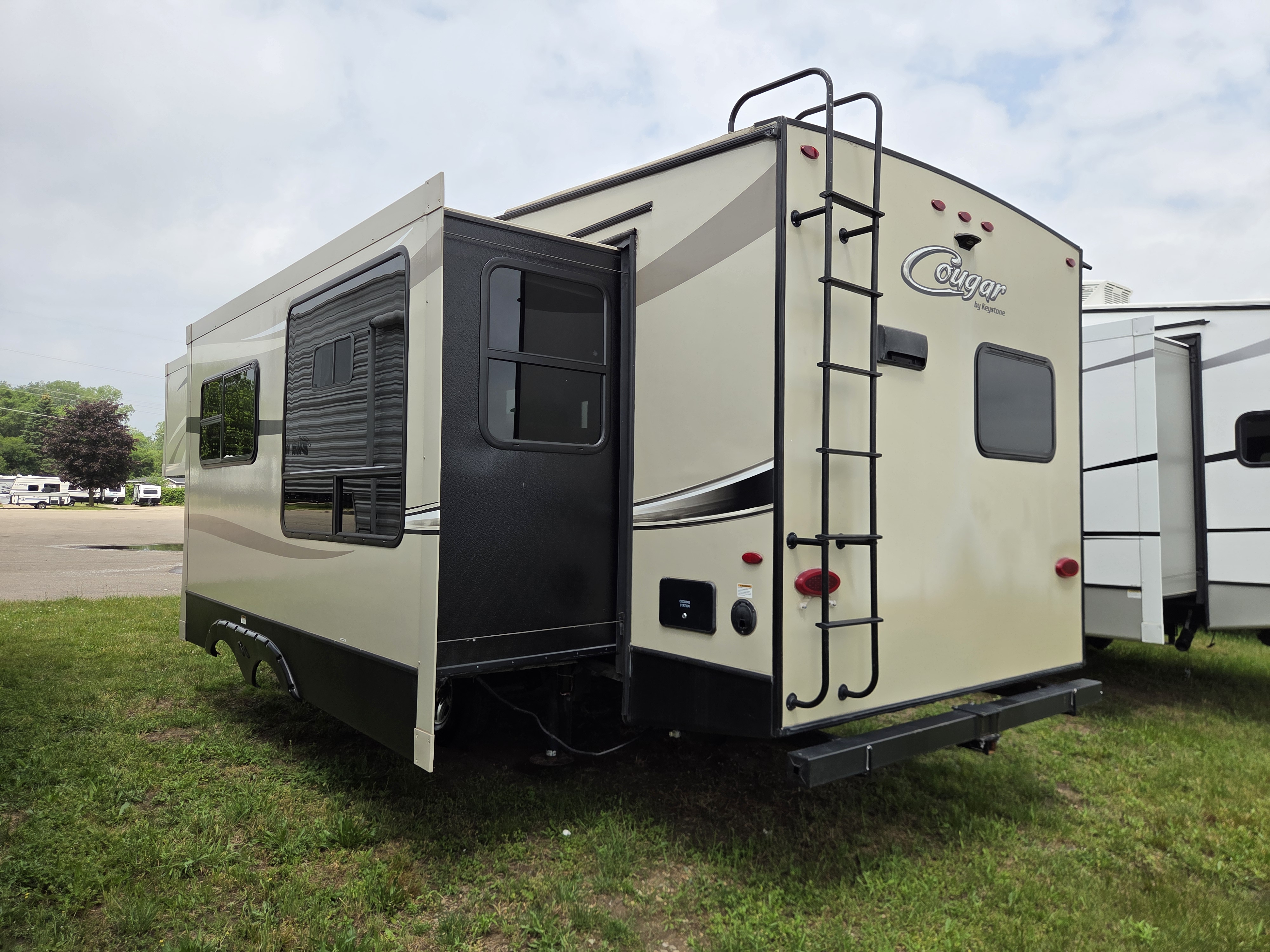 2017 Keystone Cougar X-Lite 27RKS, $ 20,033