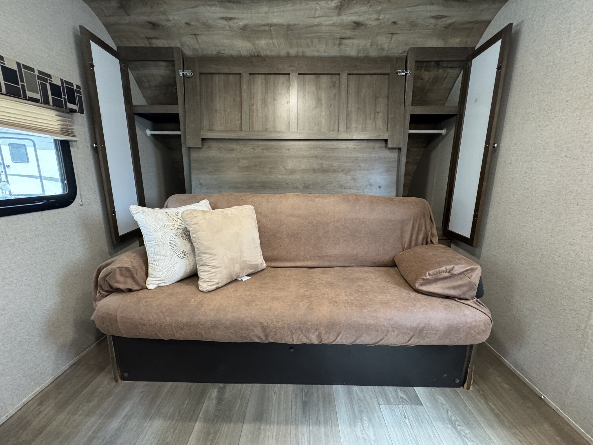 2019 Dutchmen Coleman Light LX 2125BH, $ 9,995