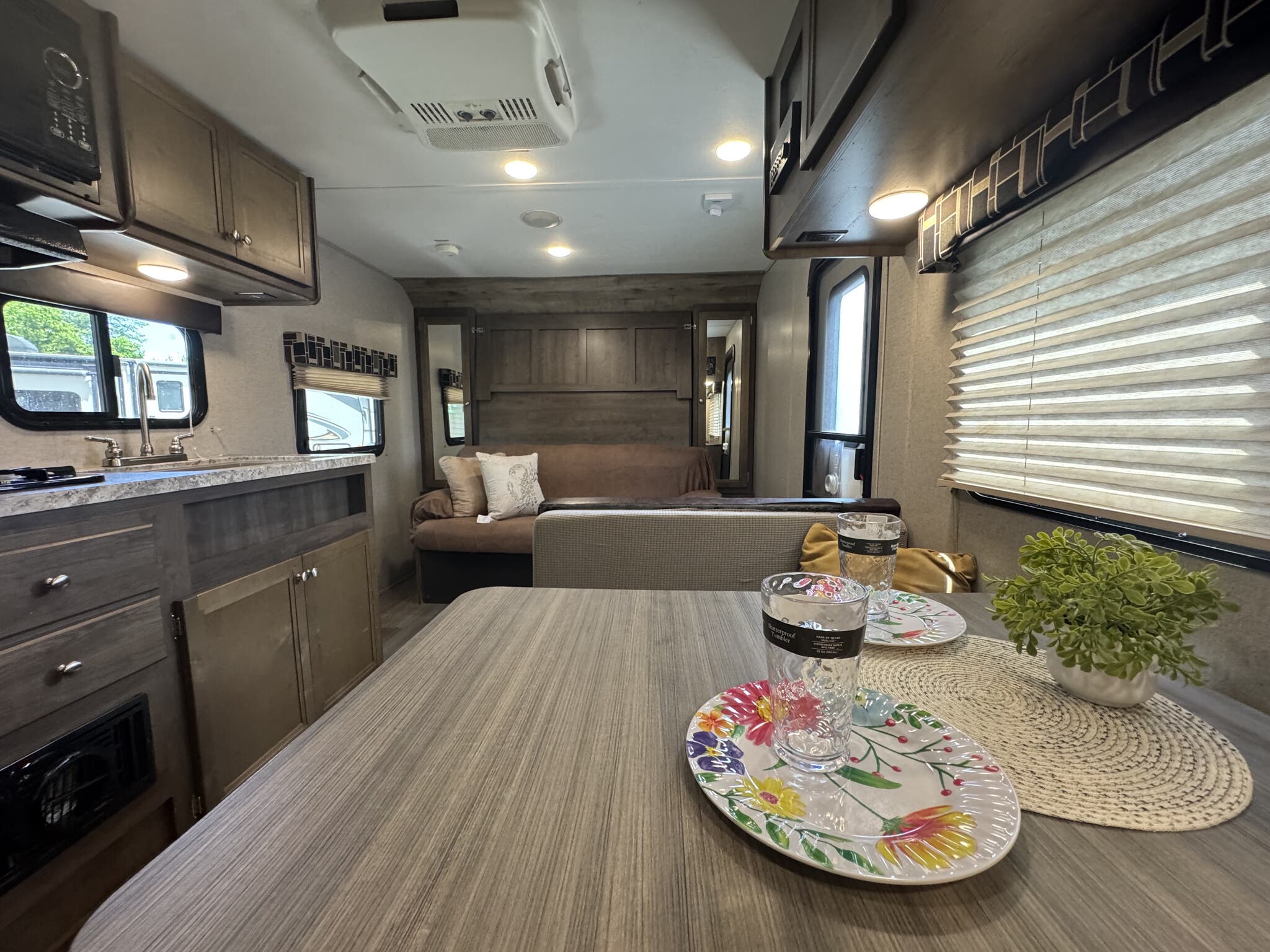 2019 Dutchmen Coleman Light LX 2125BH, $ 9,995