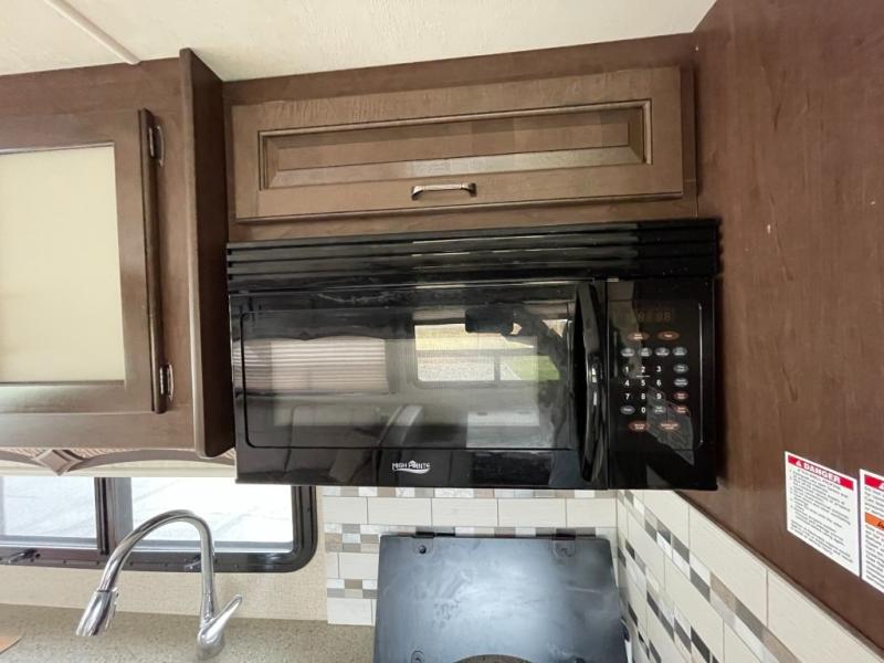 2018 Thor Motor Coach Hurricane 31S, $ 69,990