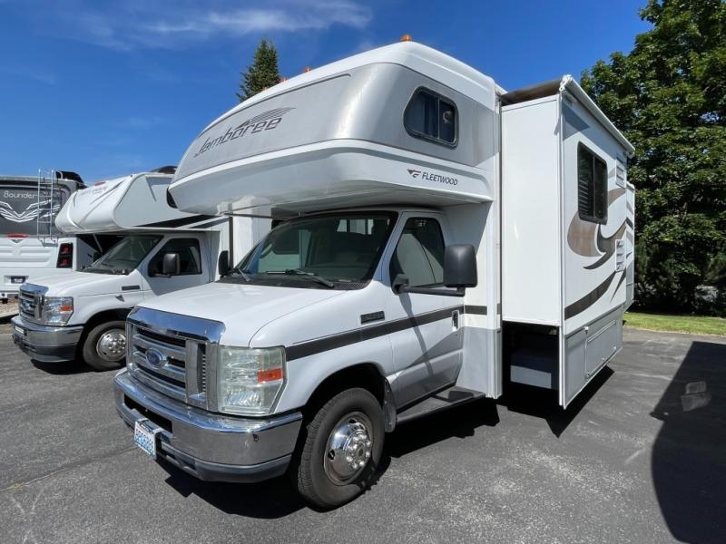 2009 Fleetwood Jamboree® 31M, $ 29,990