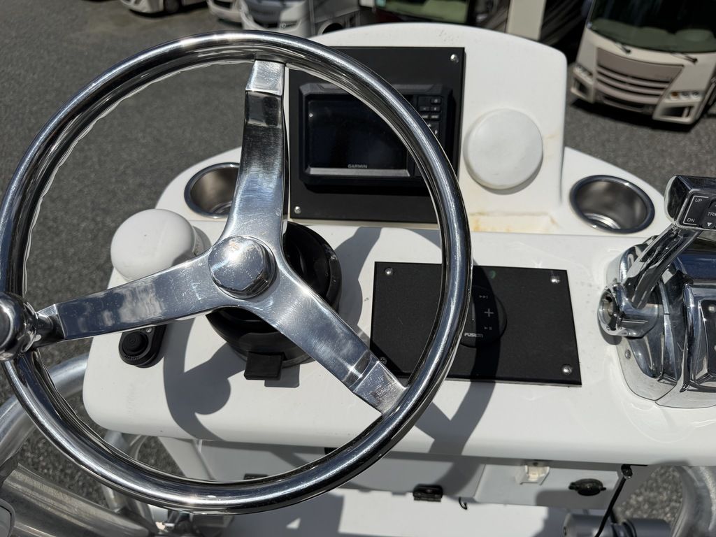 2009 Boston Whaler® Dauntless 230, $ 49,900.00
