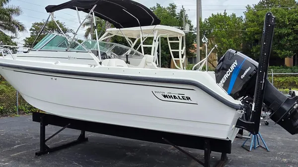 2000 Boston Whaler® 21 Ventura, $ 14,900.00