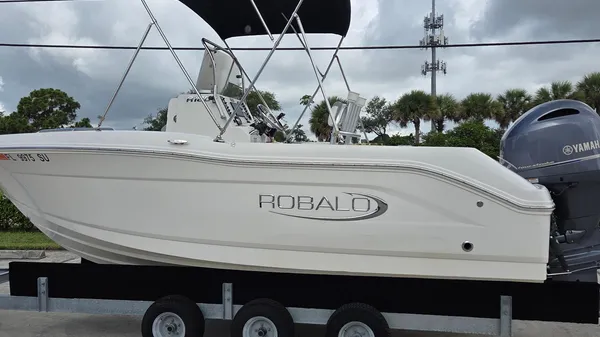 2021 Robalo Center Console R180, $ 34,900.00