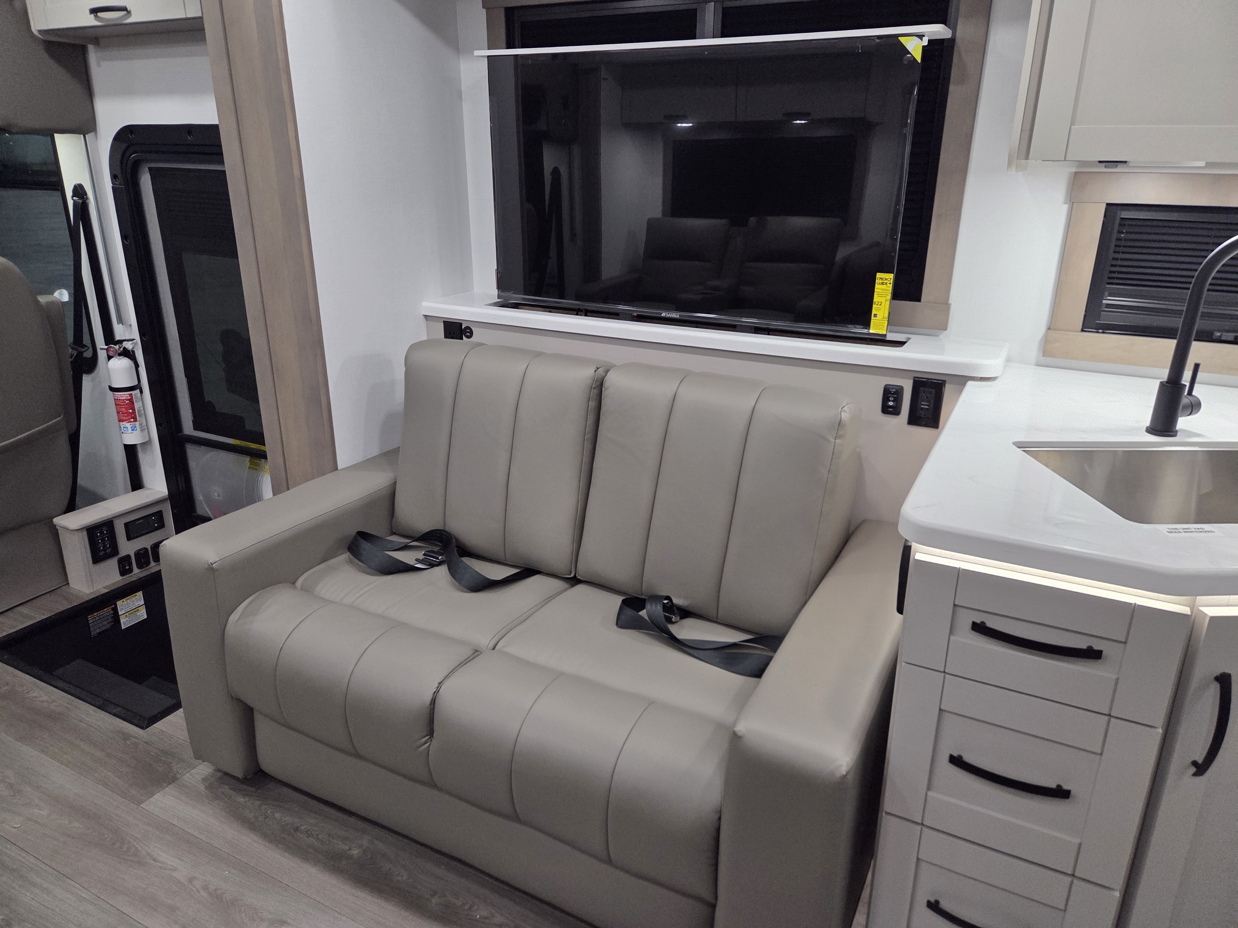 2027 Jayco Precept 34G, $ 179,995