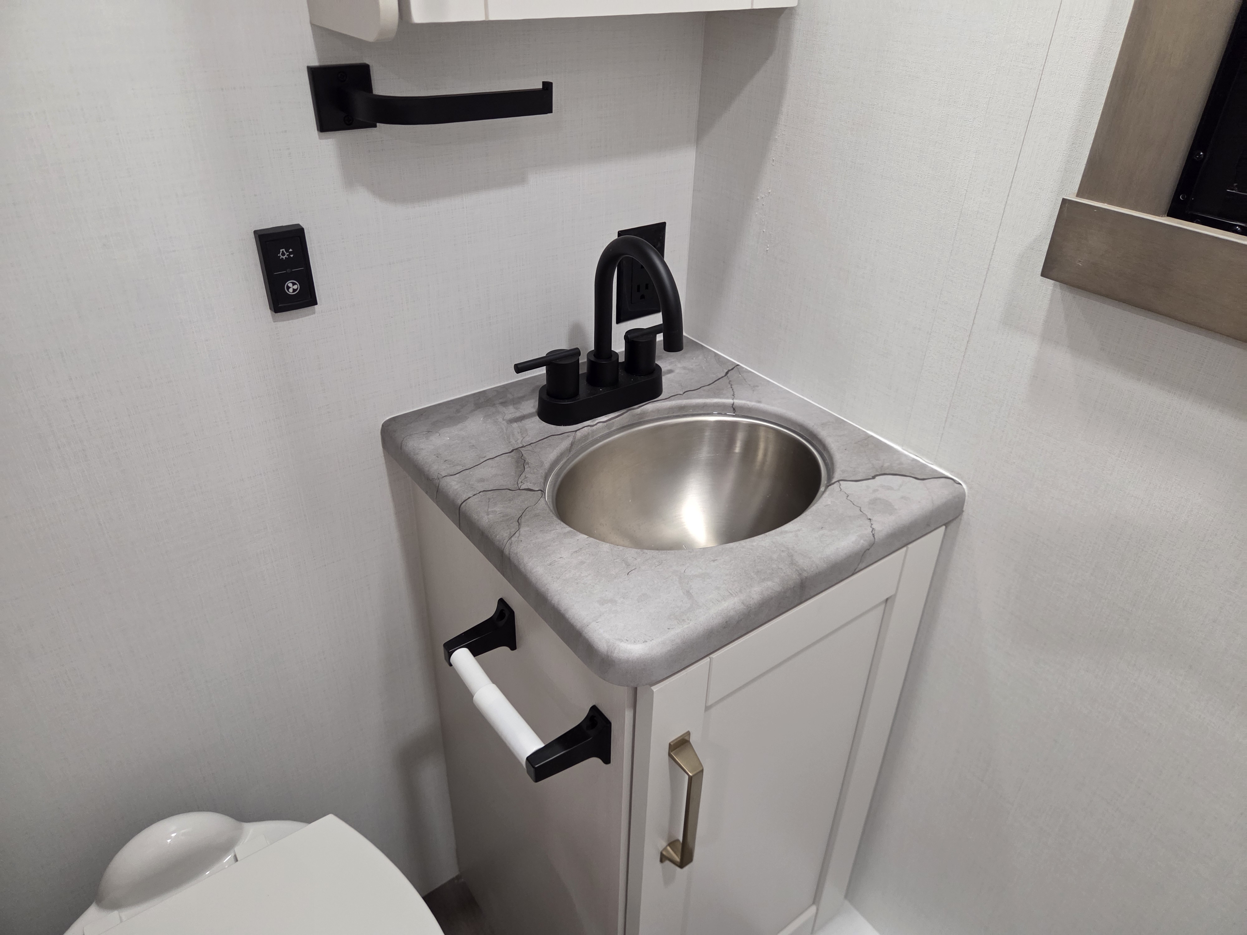 2027 Jayco Precept 36C, $ 189,990