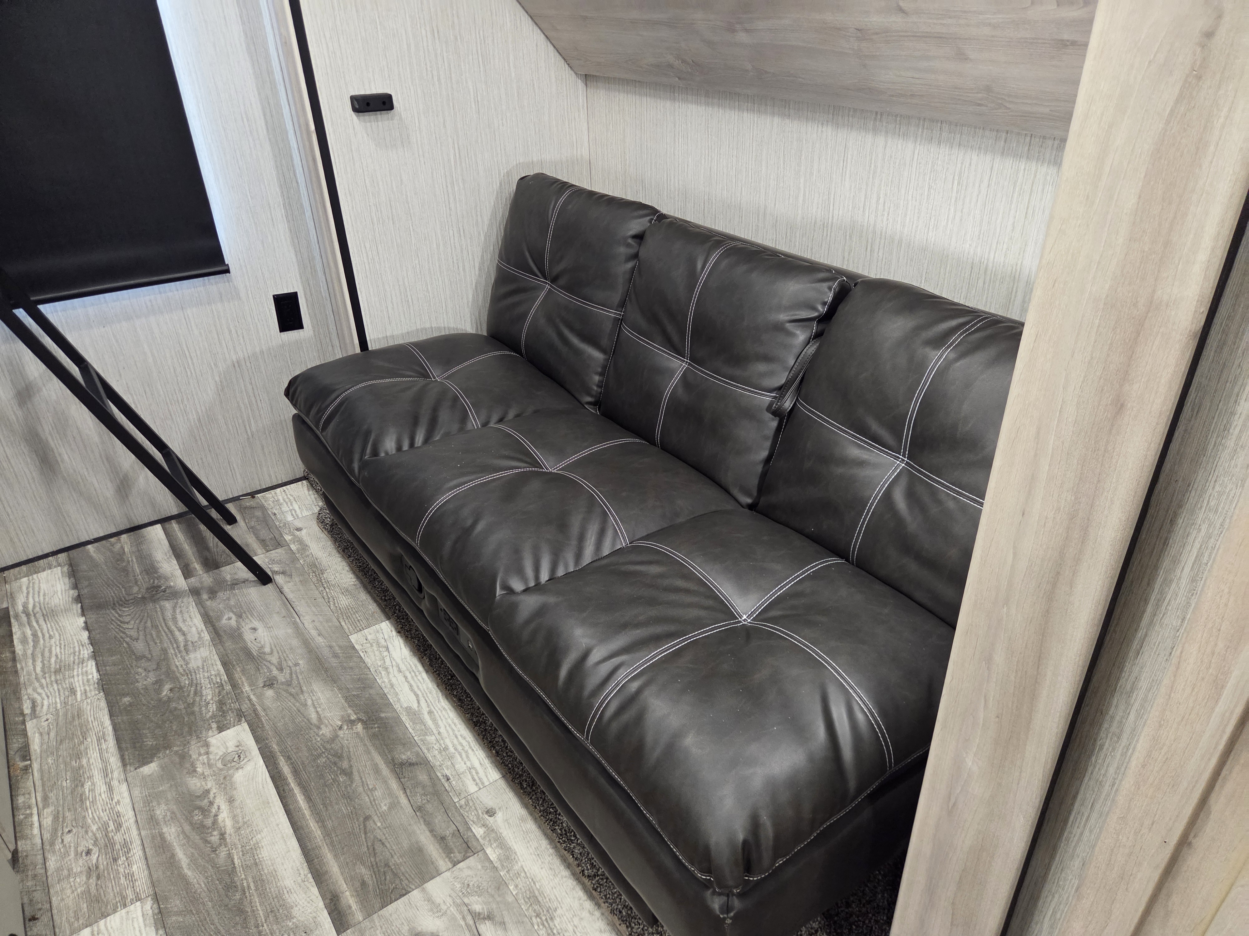 2022 Forest River Sandpiper 3330BH, $ 54,995