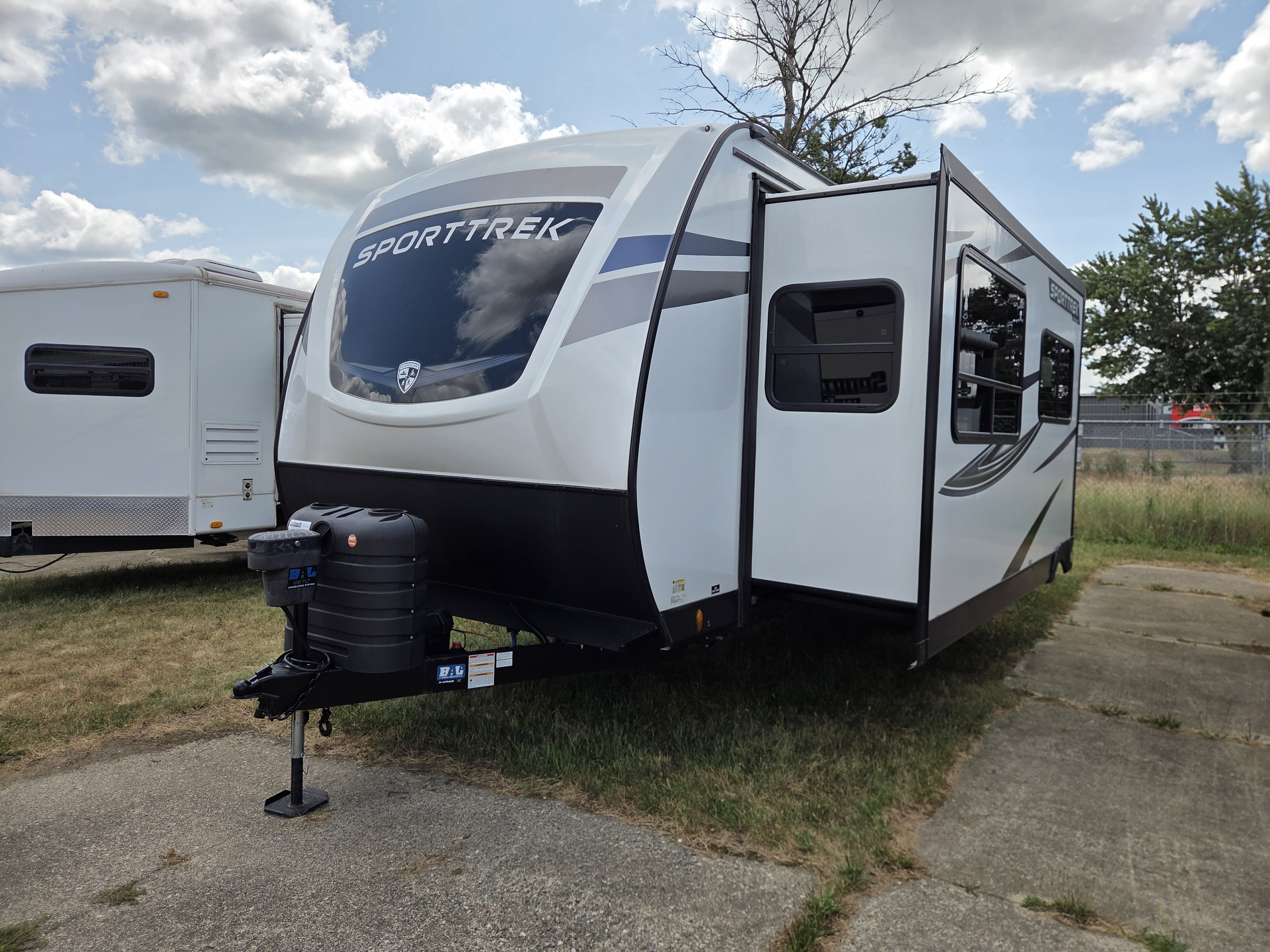 2024 Venture SportTrek ST251VFK, $ 29,990