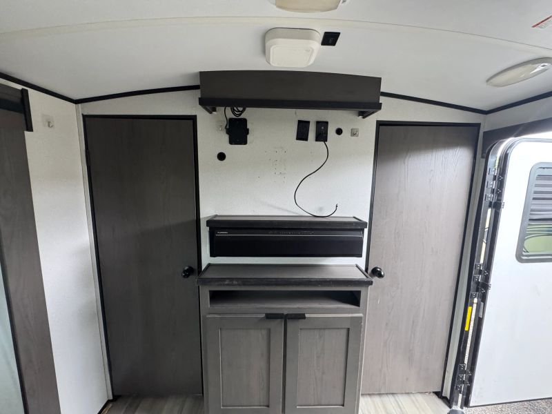 2021 Cruiser RV Embrace, $ 18,900