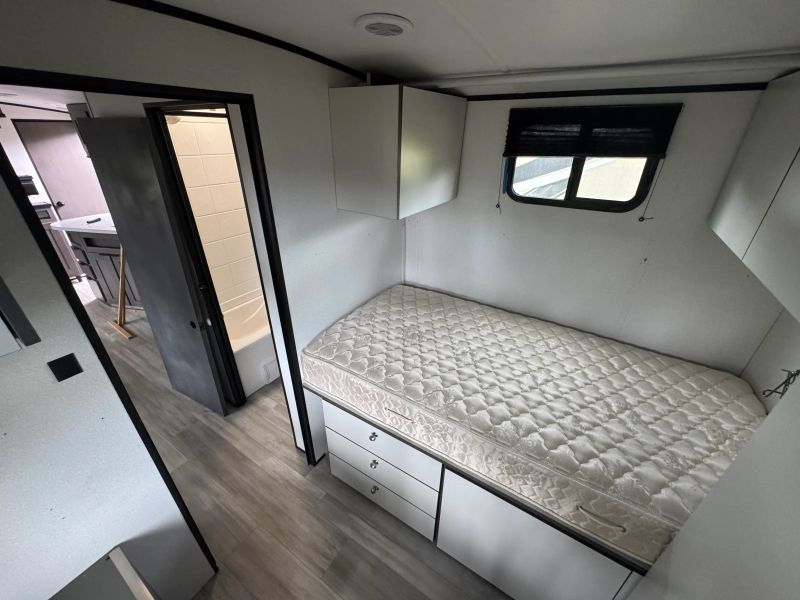2021 Cruiser RV Embrace, $ 18,900