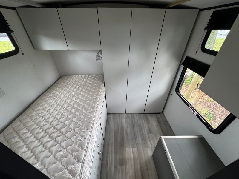 2021 Cruiser RV Embrace, $ 18,900
