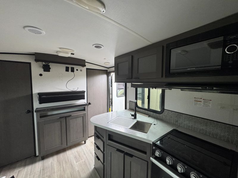 2021 Cruiser RV Embrace, $ 18,900