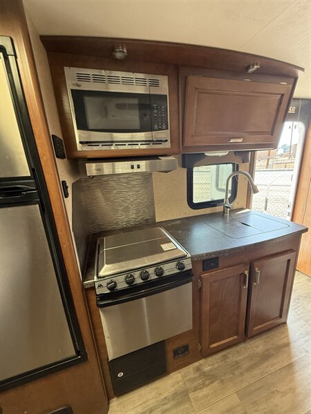 2017 Lance Travel Trailer 1685, $ 19,999