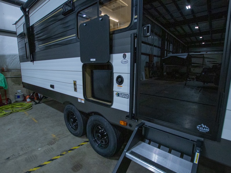 2025 Cruiser RV Avenir 32BH, $ 29,990