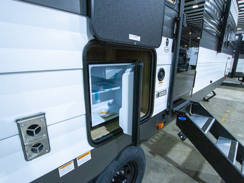 2025 Cruiser RV Avenir 32BH, $ 29,990